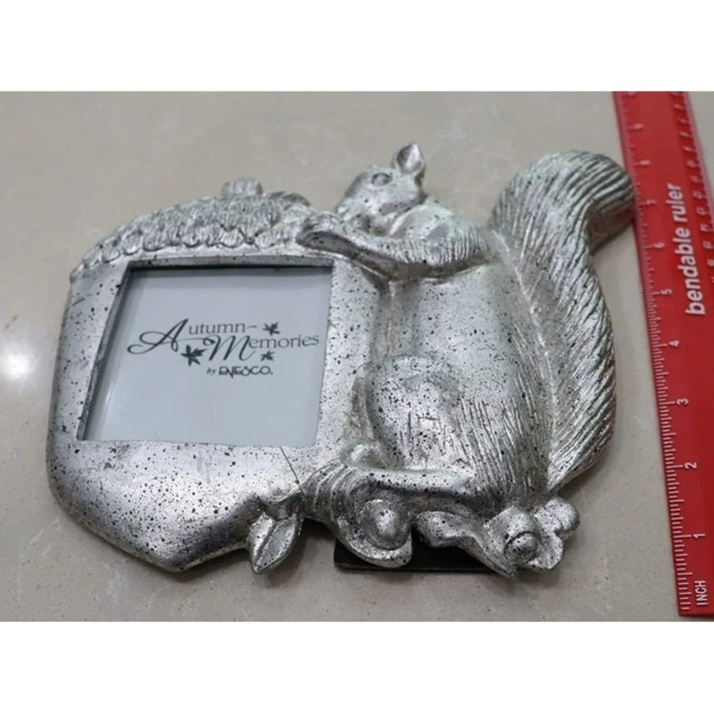 Enesco Autumn Memories Metal Squirrel with Acorn Picture Frame *read description